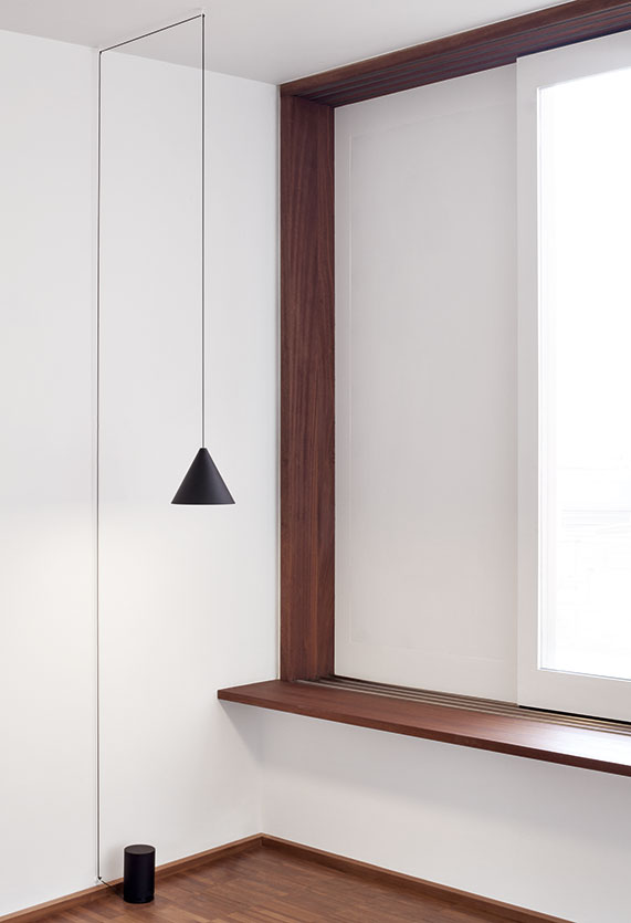 flos_stringlightaccessoriesfloorswitch-black