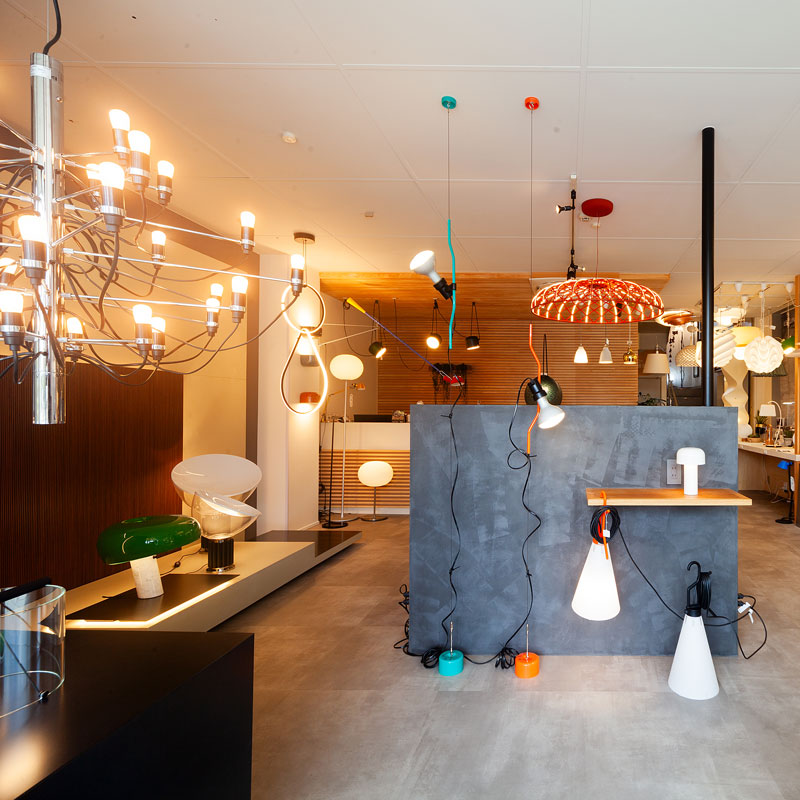 FLOS正規販売店　シバタ照明