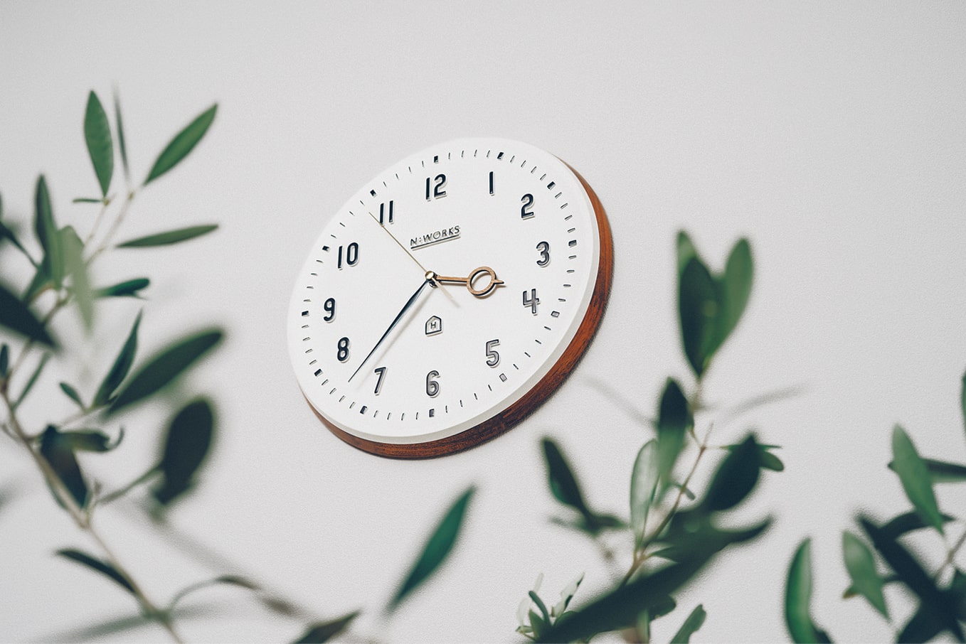 インターフォルム Kemppi ケンピ ウォールクロック　針のカチコチ音が気にならない連続秒針スイーブメント