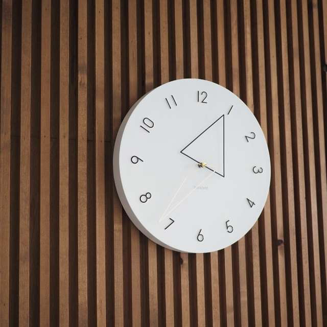 インターフォルム Kolmio コルミオ ウォールクロック　針のカチコチ音が気にならない連続秒針スイーブメント