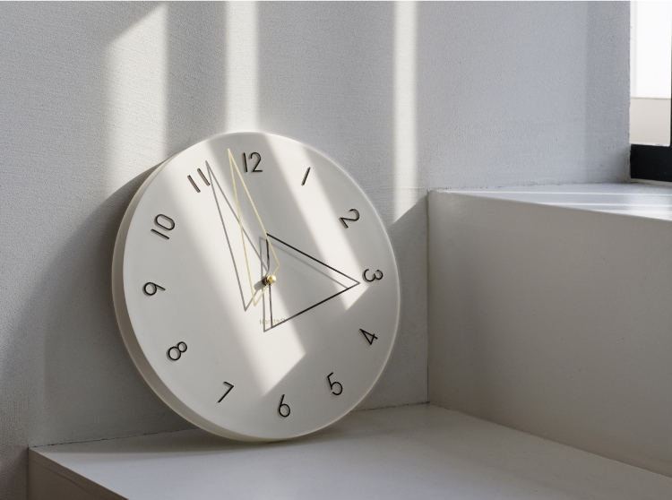 インターフォルム Kolmio コルミオ ウォールクロック　針のカチコチ音が気にならない連続秒針スイーブメント