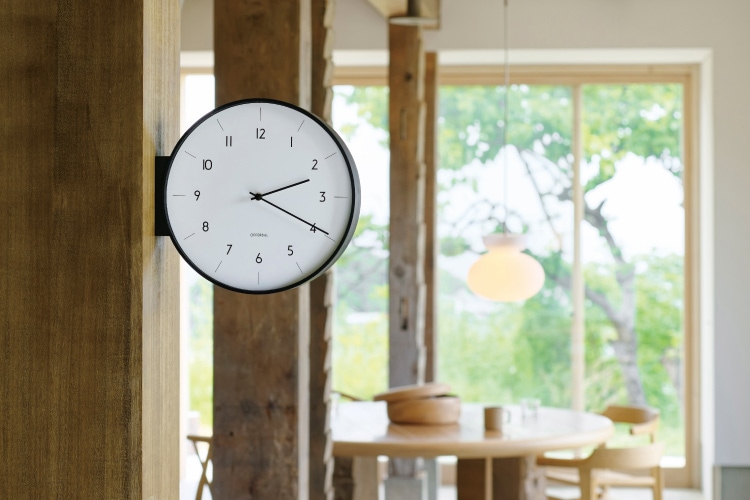 インターフォルム Aarno アールノ ウォールクロック　針のカチコチ音が気にならない連続秒針スイーブメント