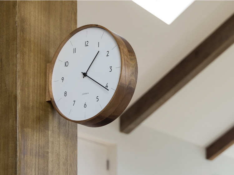 インターフォルム Aarno アールノ ウォールクロック　針のカチコチ音が気にならない連続秒針スイーブメント