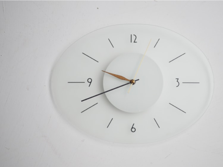 インターフォルム Ikola イコラ ウォールクロック　針のカチコチ音が気にならない連続秒針スイーブメント