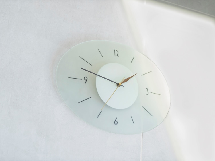 インターフォルム Ikola イコラ ウォールクロック　針のカチコチ音が気にならない連続秒針スイーブメント