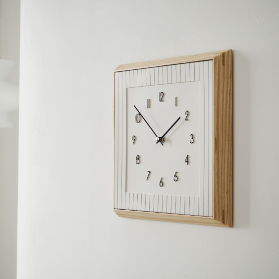 インターフォルム Ecke エッケ ウォールクロック　針のカチコチ音が気にならない連続秒針スイーブメント