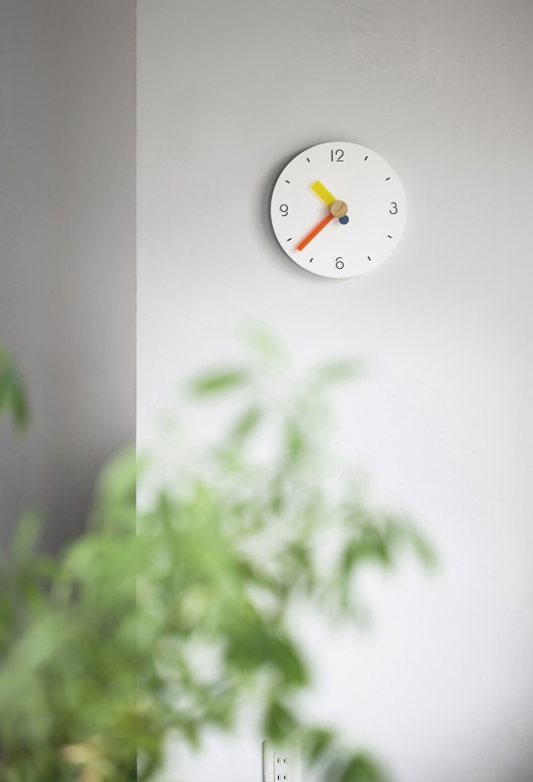 インターフォルム Korpi コルピ ウォールクロック　針のカチコチ音が気にならない連続秒針スイーブメント