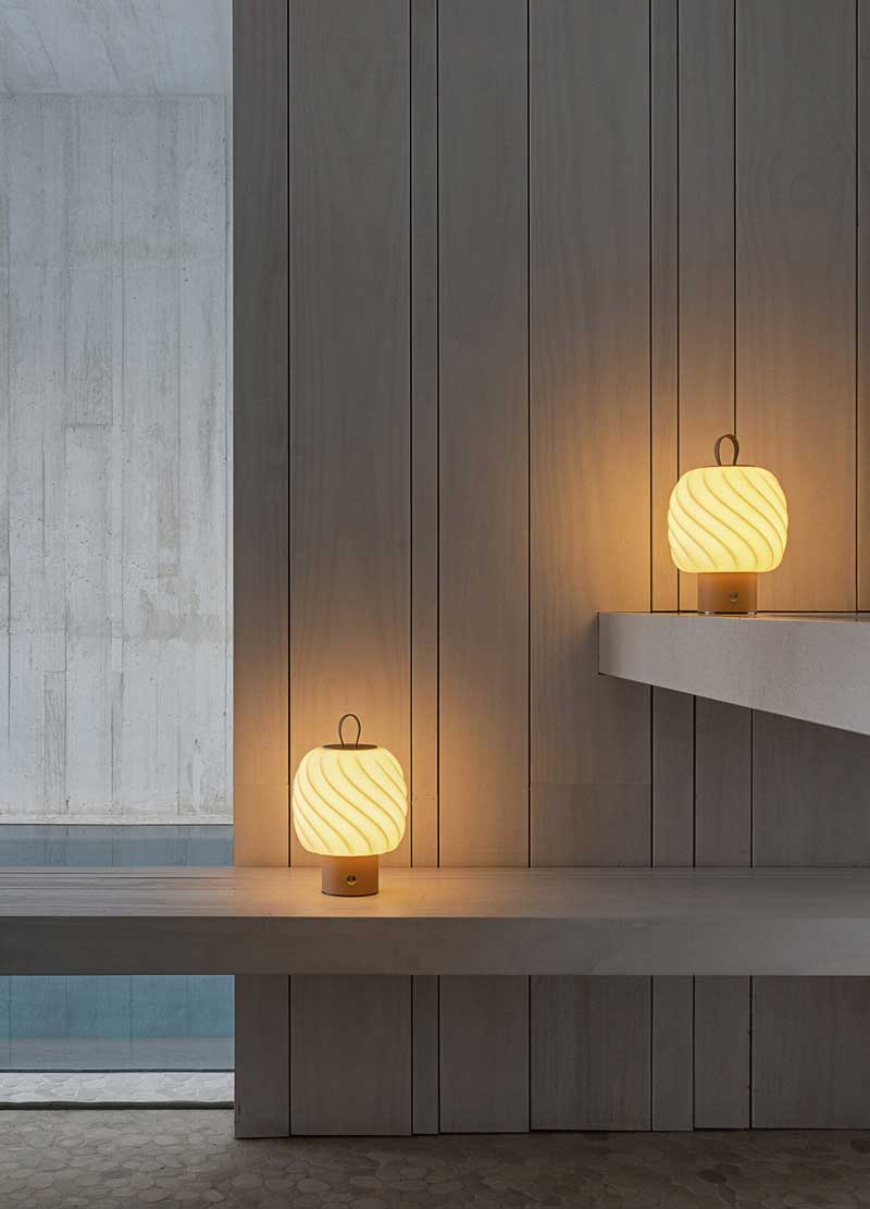 Lladro(リヤドロ) Ice Cream – テーブルランプ (M/Nude) 充電式ポータブルLEDライト   lladro-01024021